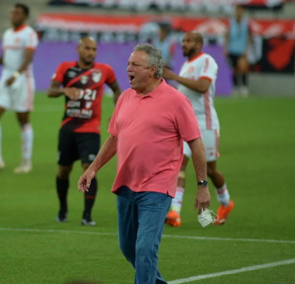 Internacional fica no 0 x 0 com o Athletico-PR e já vê Flamengo no retrovisor