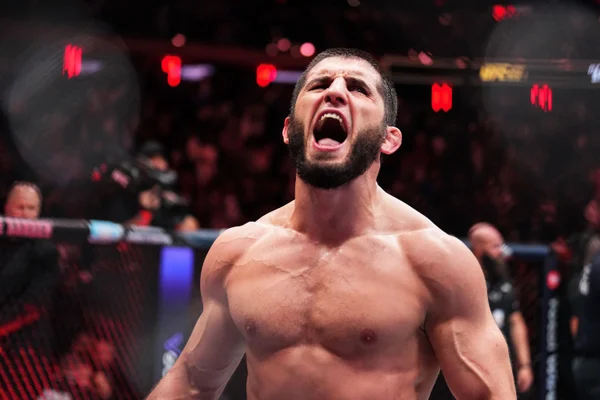 UFC: Makhachev ultrapassa Topuria e é o novo líder do ranking geral