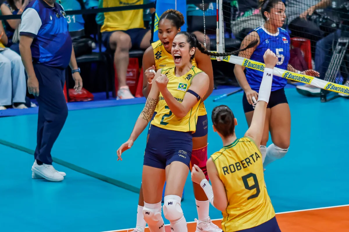 O Brasil venceu o Chile, neste sábado (12/8), pelo Campeonato Sul-Americano de Vôlei feminino. O Brasil venceu o Chile, neste sábado (12/8), pelo Campeonato Sul-Americano de Vôlei feminino.