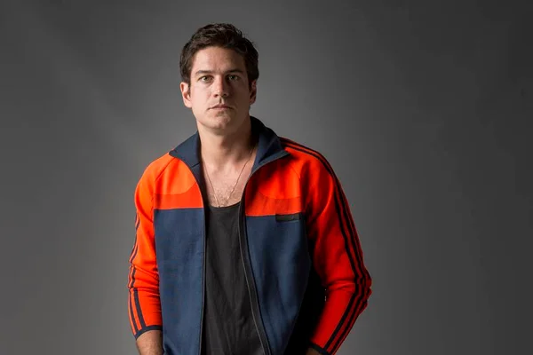 Marco Pigossi saiu da Globo para virar o queridinho da Netflix