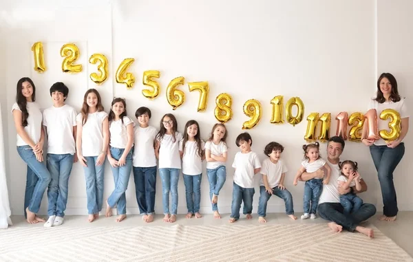 Influenciadora tem 13ª filha de parto natural: “Perfeita paz”