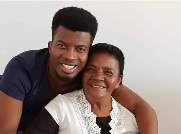 Delino Marçal e mãe dele, Odete Rosalina, pastora assassinada com golpes de ferro em Goiânia, Goiás