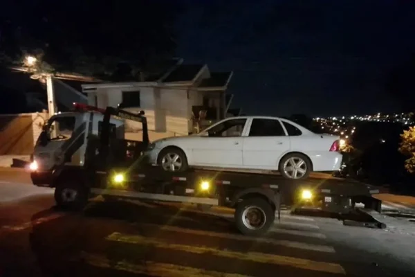 Carro usado por susposto assassino da própria família no Paraná