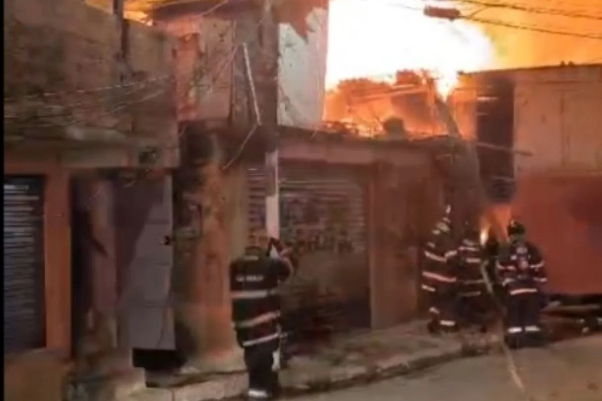 Incêndio em moradias na comunidade de Paraisópolis, zona sul de São Paulo Incêndio em moradias na comunidade de Paraisópolis, zona sul de São Paulo