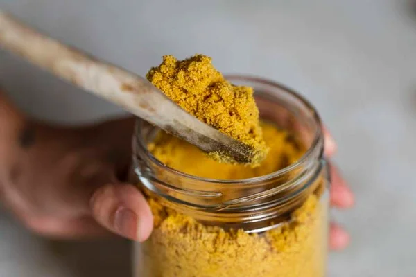 Veja como fazer uma nutritiva e gostosa farofa de dendê