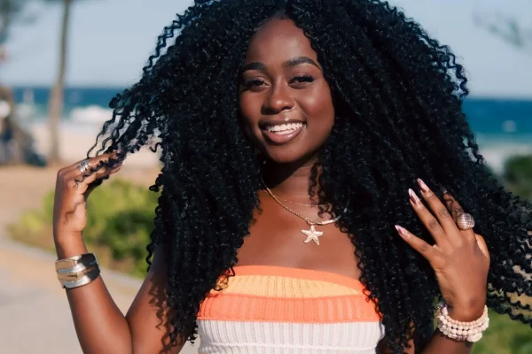 Cantora baiana recria hit do pagode dos anos 90 após vídeo viral - Metrópoles