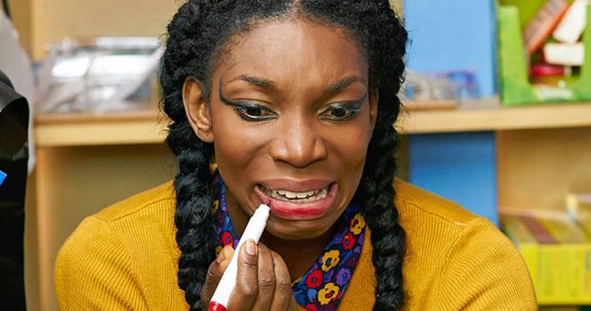 <b>Chewing Gum (2017) —</b> Depois de duas temporadas curtinhas que fizeram sucesso com o público, foi confirmado que a série inglesa Chewing Gum ganhará uma terceira parte. A notícia foi divulgada pela própria Michaela Coel, que estrela e dirige a produção. Na trama, uma jovem criada em uma família muito religiosa decide perder a virgindade <b>Chewing Gum (2017) —</b> Depois de duas temporadas curtinhas que fizeram sucesso com o público, foi confirmado que a série inglesa Chewing Gum ganhará uma terceira parte. A notícia foi divulgada pela própria Michaela Coel, que estrela e dirige a produção. Na trama, uma jovem criada em uma família muito religiosa decide perder a virgindade