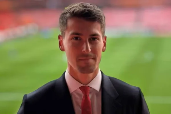 Foto colorida de Michael Sansoni, diretor de dados do Manchester United - Metrópoles