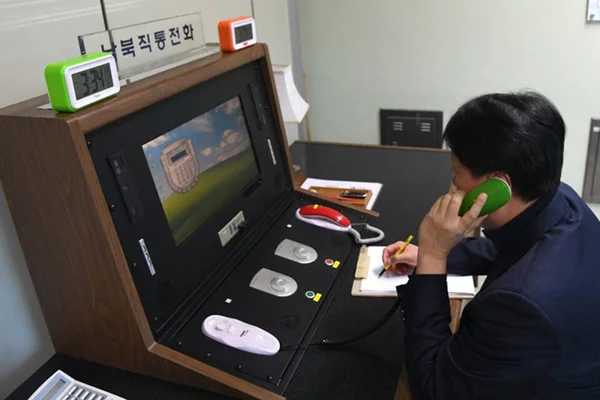 Coreia do Norte reabre canal de comunicação com fronteira de Seul