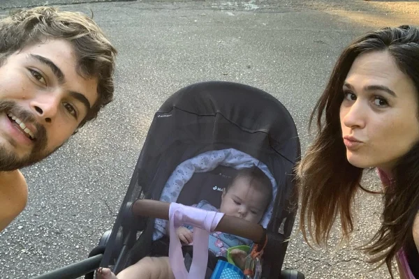“O mundo é perigoso”, diz Raffa Vitti sobre preservar a filha na internet - destaque galeria “O mundo é perigoso”, diz Raffa Vitti sobre preservar a filha na internet - destaque galeria