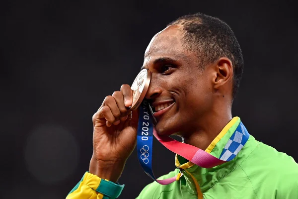 Alison dos Santos concorre a prêmio internacional de atleta do ano