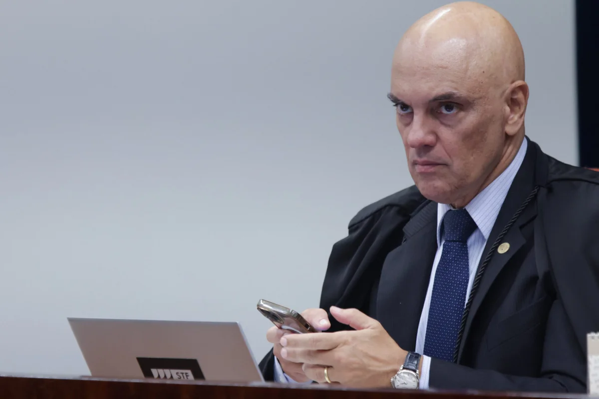 Ala do governo Lula critica fundamentação de Moraes em veto a Flávio Bolsonaro