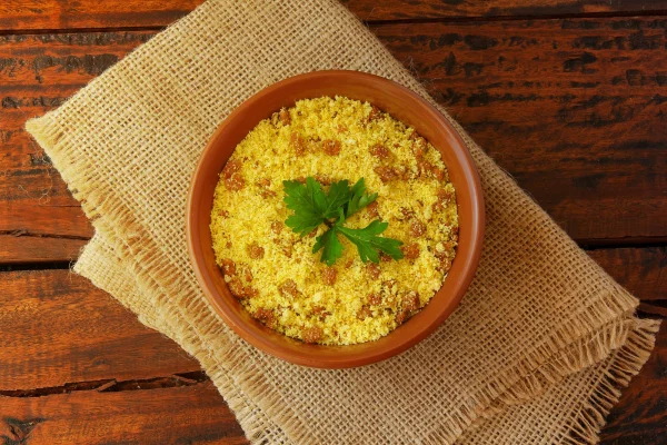 Farofa de abacaxi com bacon - Metrópoles