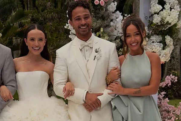 Foto colorida de Mharessa, Larissa Manoela e André Luiz Frambach - Metrópoles