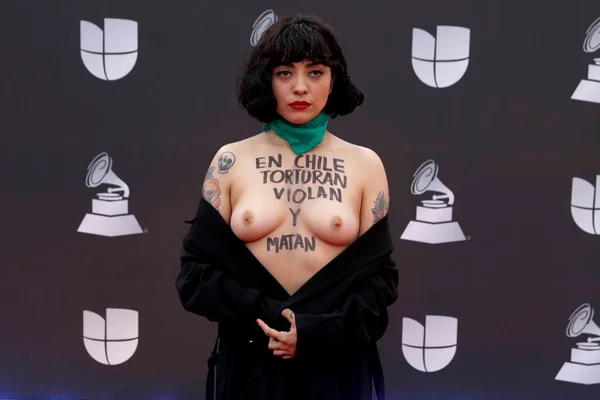 Mon Laferte, quem é a cantora que protestou no Grammy Latino 2019