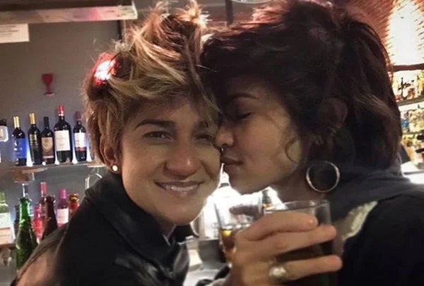 Nanda Costa e Lan Lanh celebram 5 anos de namoro com muito romance