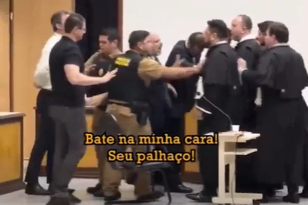 Briga em tribunal