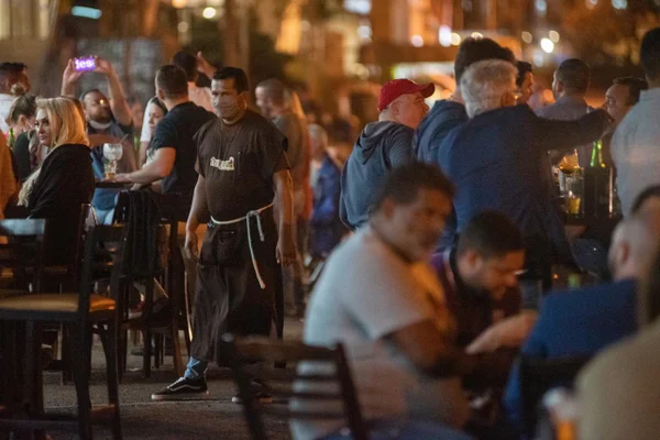 Bares e restaurantes em vários pontos do DF lotam na noite dessa quarta