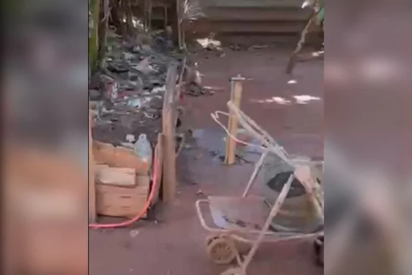 Imagem colorida de um local onde idoso era mantido em cárcere em Águas Lindas de Goiás - Metrópoles