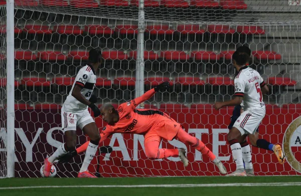 Flamengo abusa de falhas defensivas, empata com La Calera e perde 100%