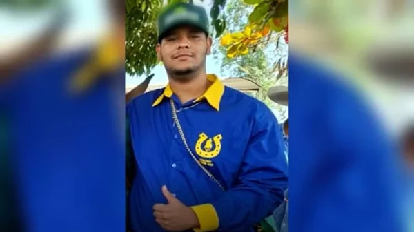 imagem colorida jovem morre após colidir contra boi na BR-060