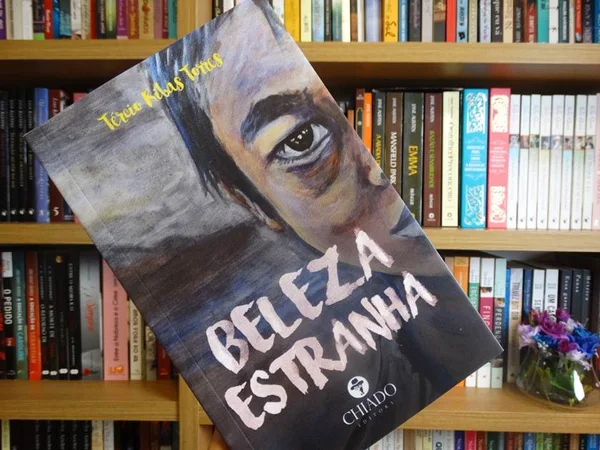 “Beleza Estranha”: livro de jornalista é baseado em uma história real