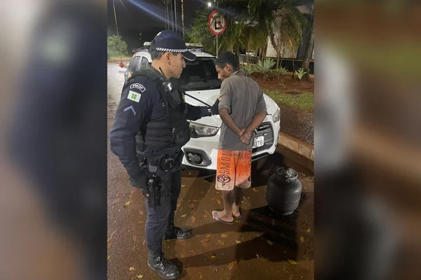Homem que furtava botijões de gás no Guará II