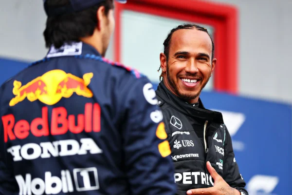 Fórmula 1: Red Bulls tentam pressionar Lewis Hamilton na Itália