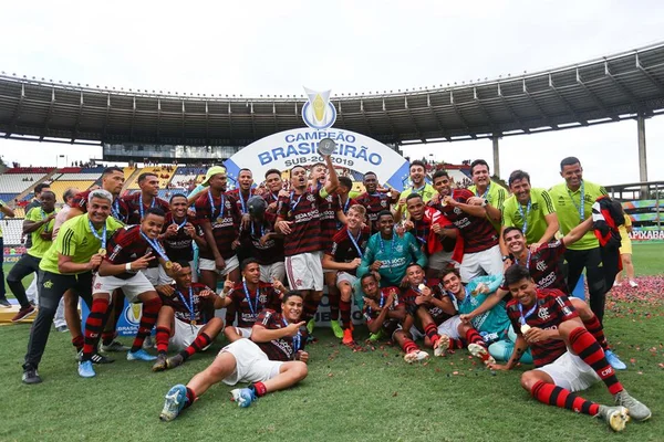 Tríplice coroa: Flamengo vence nos profissionais, sub-17 e sub-20
