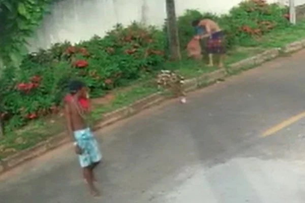 Vídeo: homem e adolescente fazem limpa em casa no Lago Norte - destaque galeria Vídeo: homem e adolescente fazem limpa em casa no Lago Norte - destaque galeria