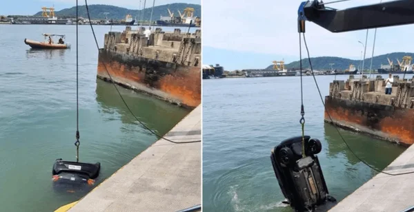 imagem colorida carrro retirado mar balsa santos guaruja