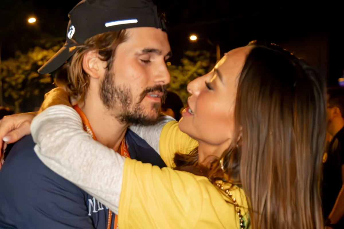 Sabrina Sato mostra "papo" de Nicolas Prattes com o filho: "Ele responde" Sabrina Sato mostra "papo" de Nicolas Prattes com o filho: "Ele responde"