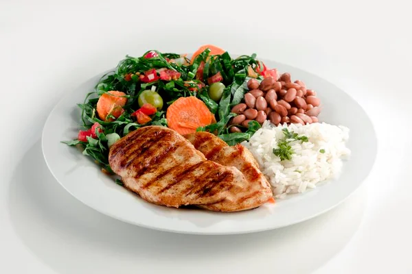 Primeiro a salada? Saiba se faz diferença escolher ordem dos alimentos