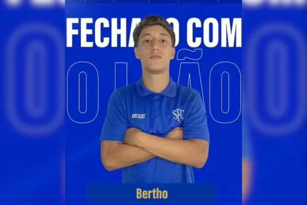 Jogador suspeito de estupro coletivo de adolescente se entrega no RJ