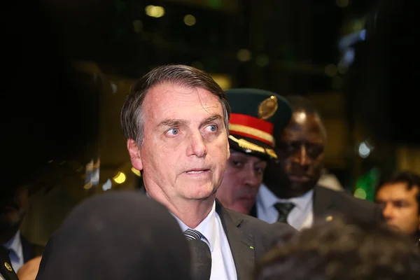 Citado em caso Marielle, Bolsonaro pede que PF ouça porteiro