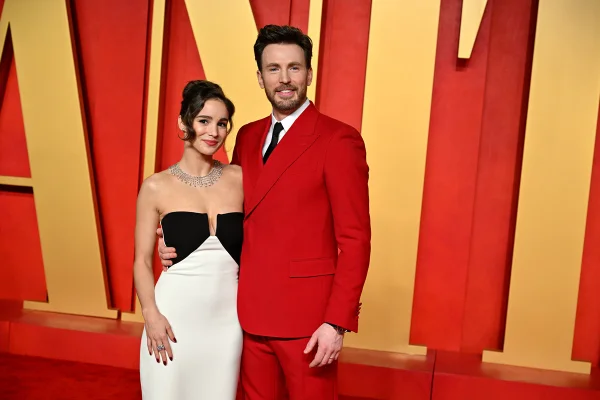 Chris Evans pediu namorada em casamento em português; entenda por que