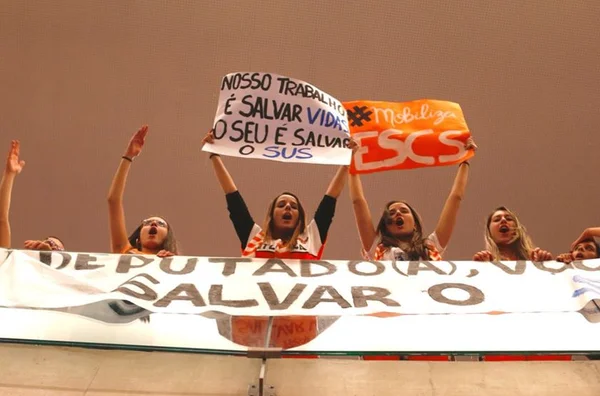 GDF cria benefício para driblar limites à jornada de trabalho na Saúde