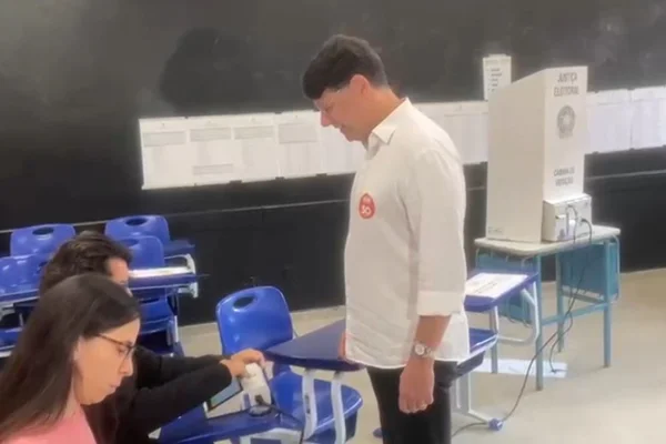 Kiko Caputo vota e diz que “saldo é positivo, independente do resultado”