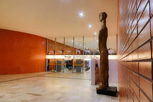 Cine Brasília reabre após rápida manutenção de equipamentos