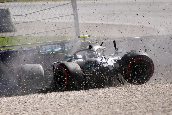 Bottas e Verstappen culpam vento por acidentes em treino