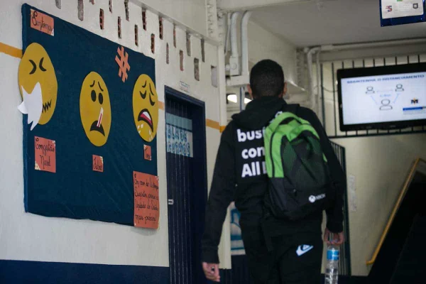 Retorno das aulas do ensino médio no estado de São Paulo. Escola Estadual Professor Milton da Silva Rodrigues, no bairro Freguesia do Ó