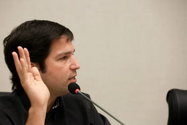 Após denúncia de fraude, CLDF corta ponto de Robério Negreiros