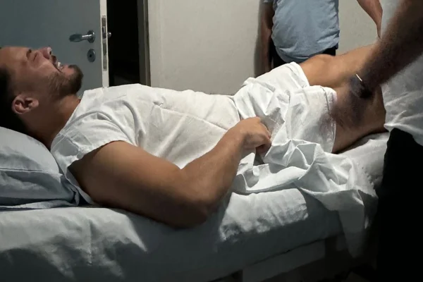 Wesley Safadão posta foto enquanto era atendido no médico - Metrópoes