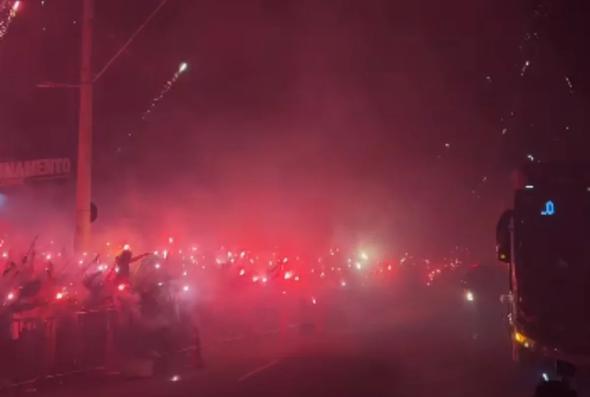 Copa do Brasil: torcida do Atlético-MG faz “rua de fogo” antes de clássico