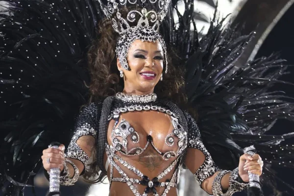 Rainha de bateria narra momentos de terror após assalto