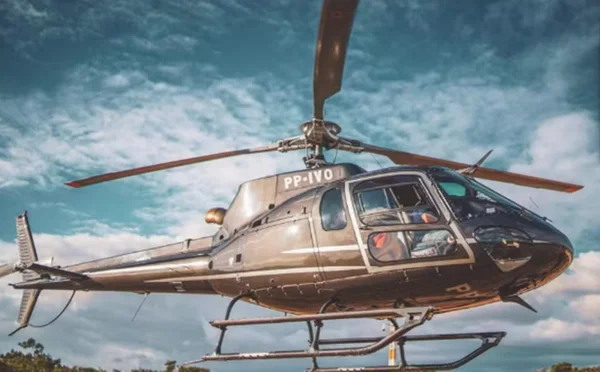 Imagem colorida de helicóptero modelo Esquilo B2