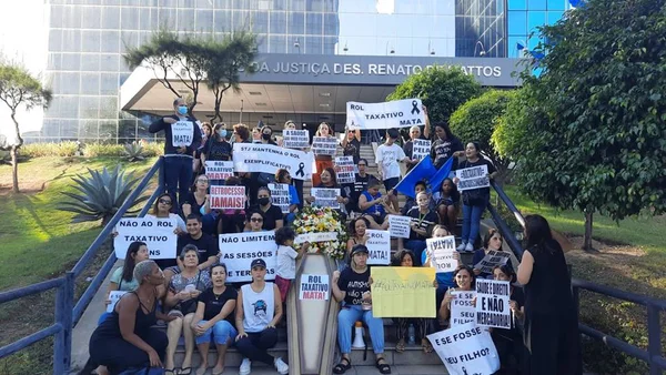 Protesto contra rol taxativo da ANS