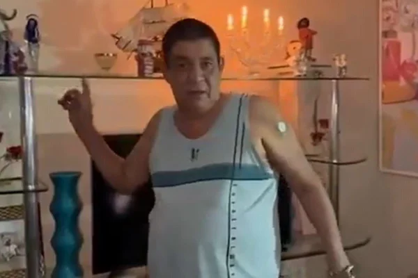 Foto colorida de Zeca Pagodinho - Metrópoles