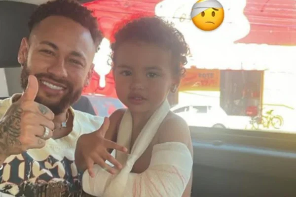 “Chorou de dor”, diz Neymar após Mavie aparecer com braço enfaixado