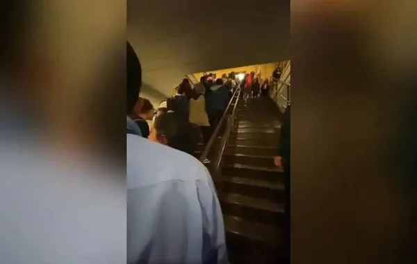 Alunos protestam após professora ser demitida por criticar Bolsonaro